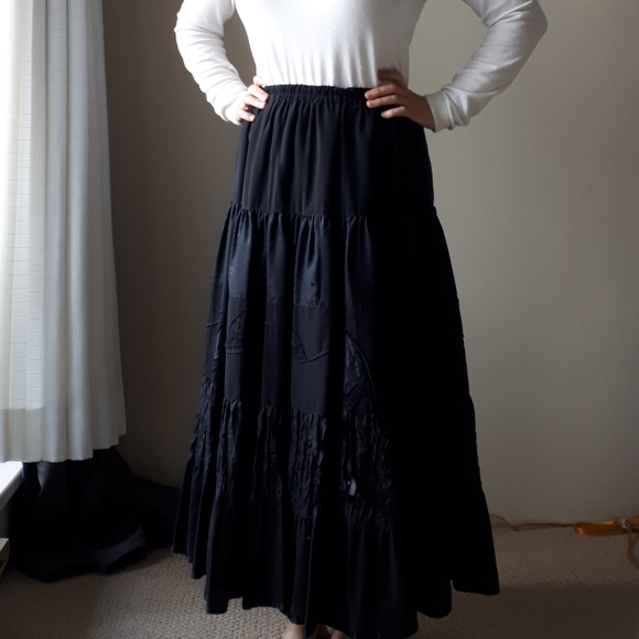 Tristan & Iseut black long skirt - Picture 4 of 9